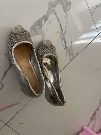 Walk ease heels in good condition