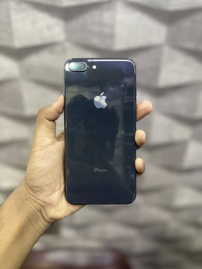 Apple iPhone 8 Plus 0