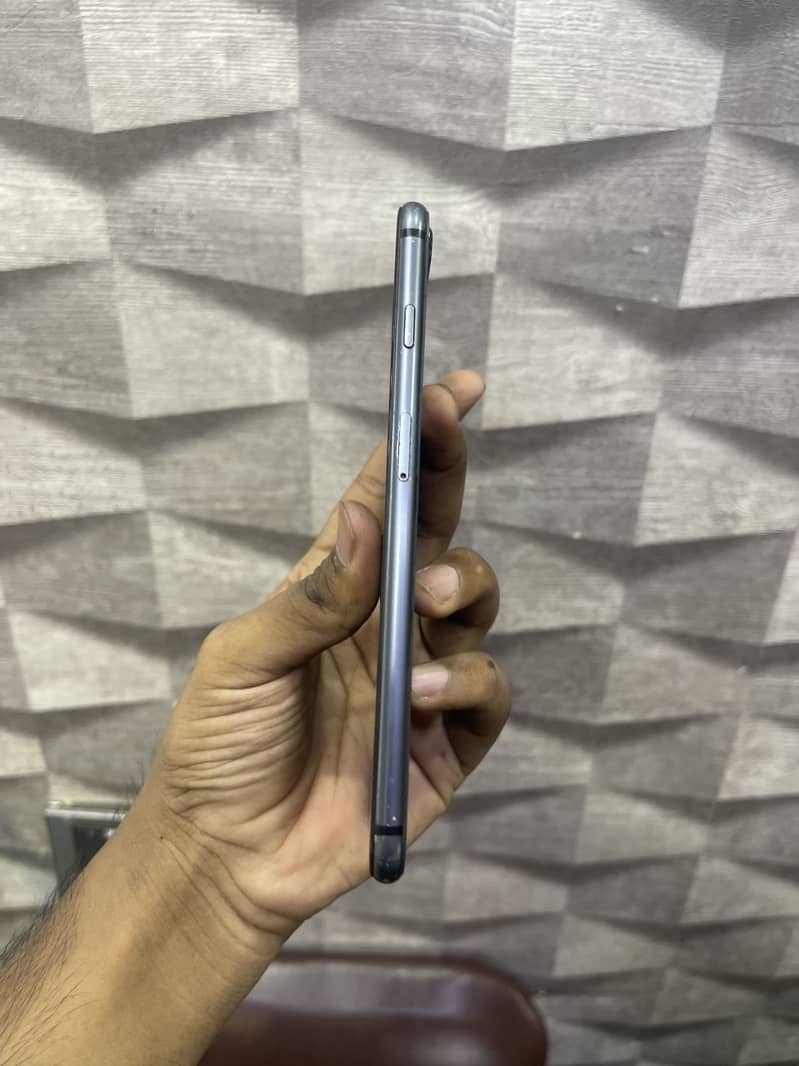 Apple iPhone 8 Plus 1