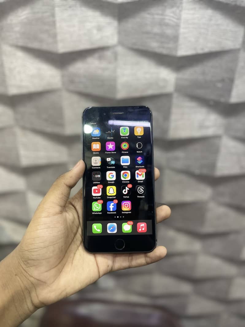 Apple iPhone 8 Plus 2