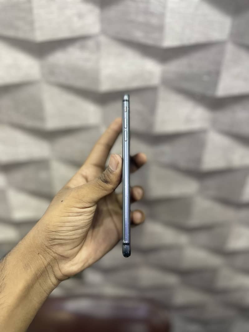 Apple iPhone 8 Plus 3