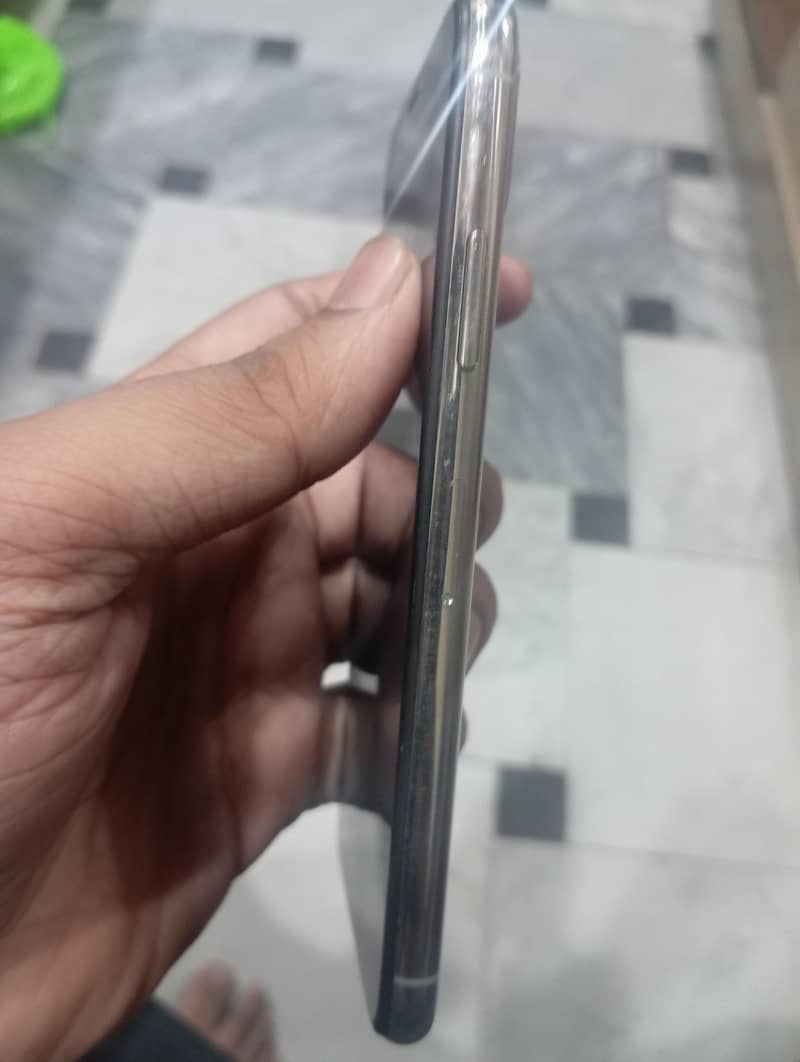 Apple iPhone X 3