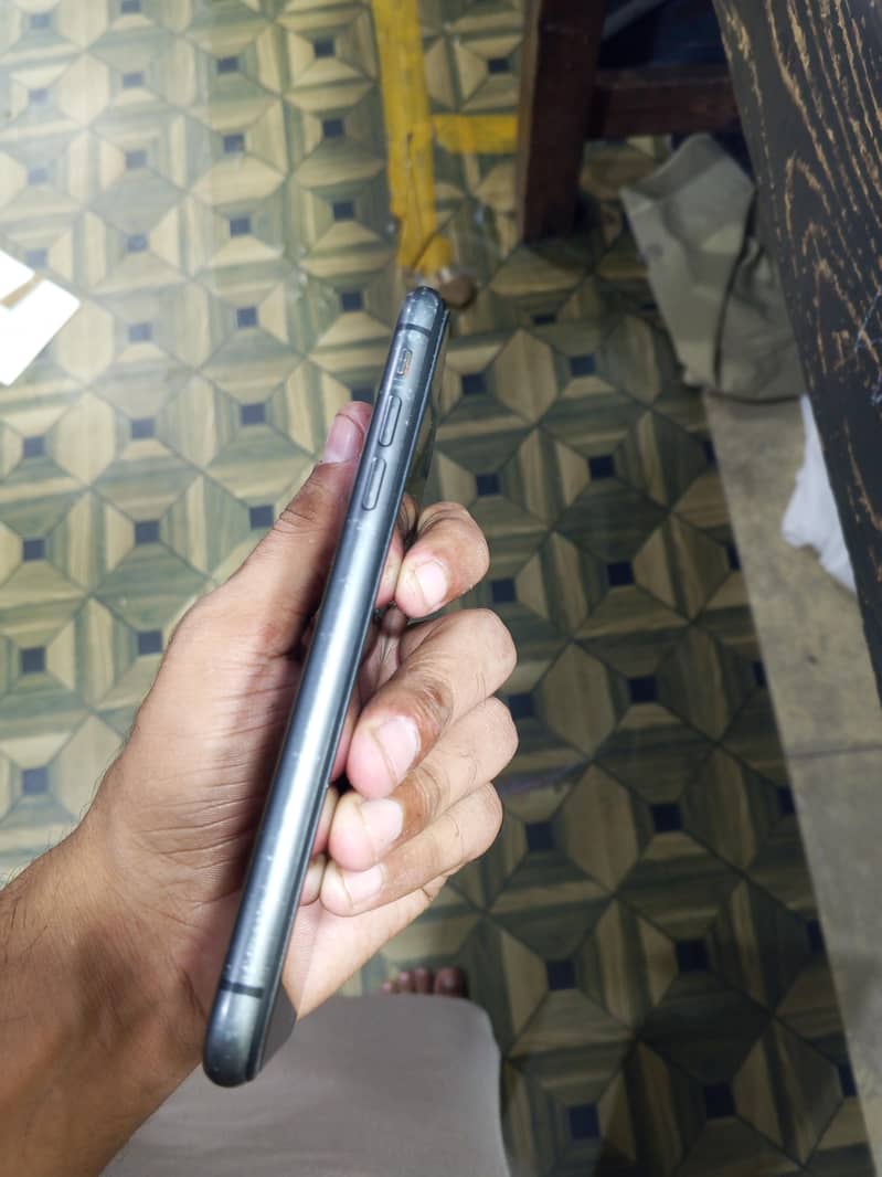 Apple iPhone 11 0
