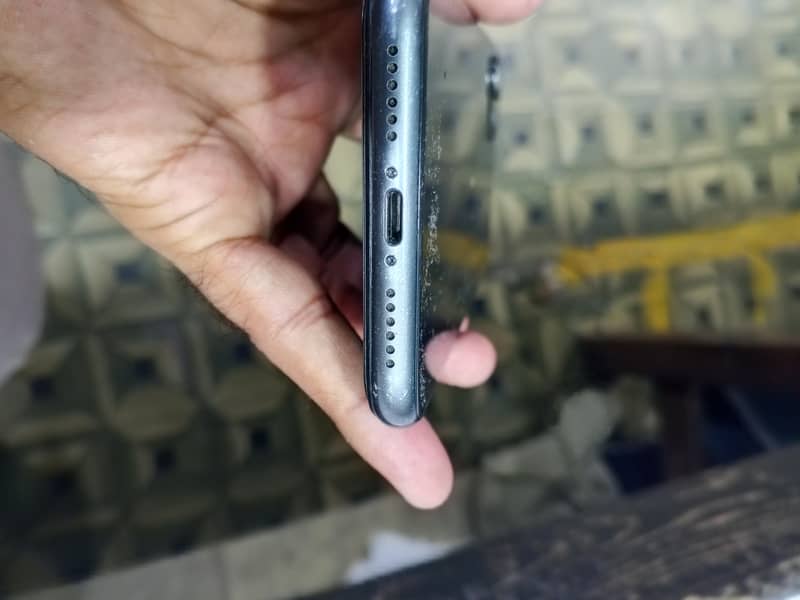 Apple iPhone 11 3