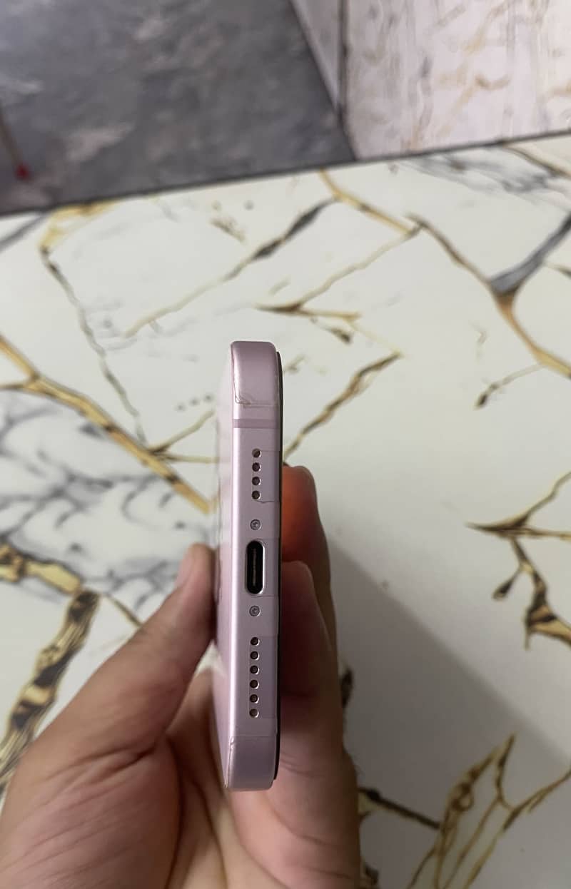 Apple iPhone 15 plus 4