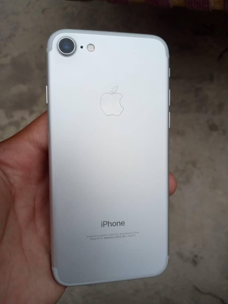 Apple iPhone 7 1