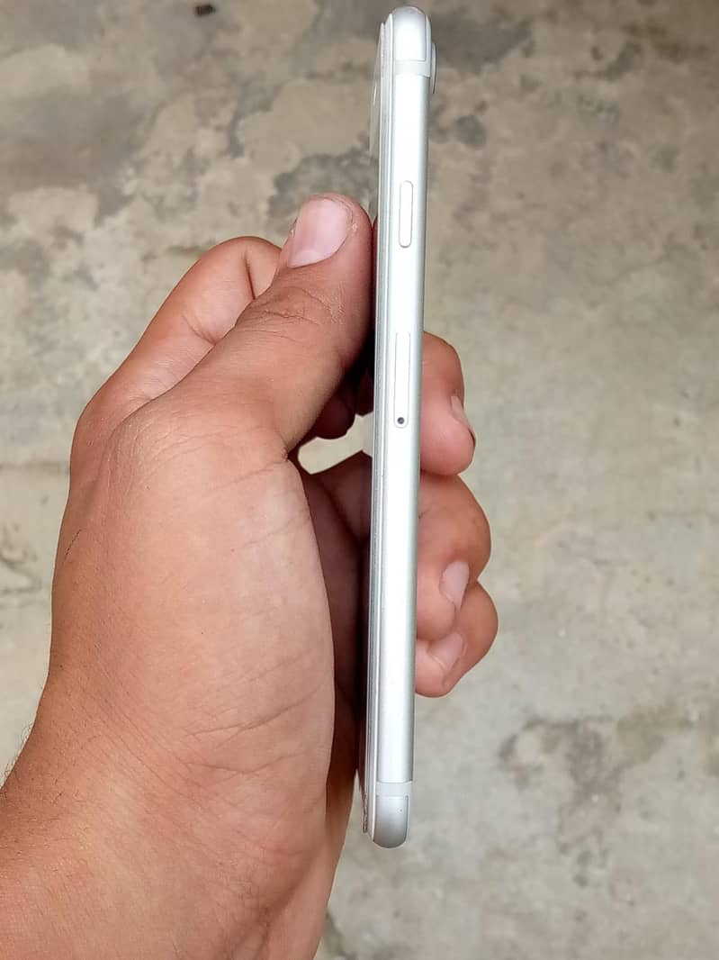 Apple iPhone 7 2