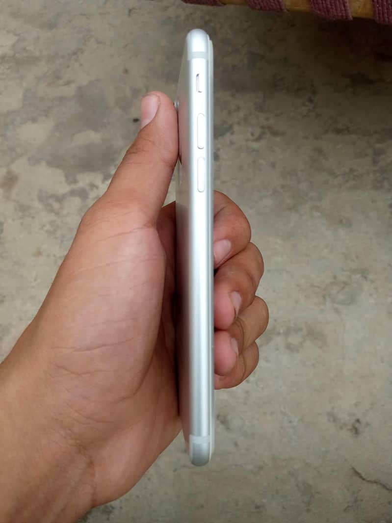 Apple iPhone 7 3
