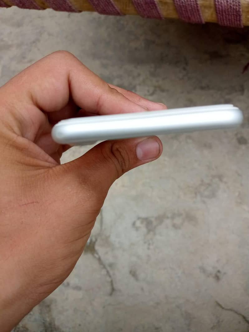 Apple iPhone 7 4