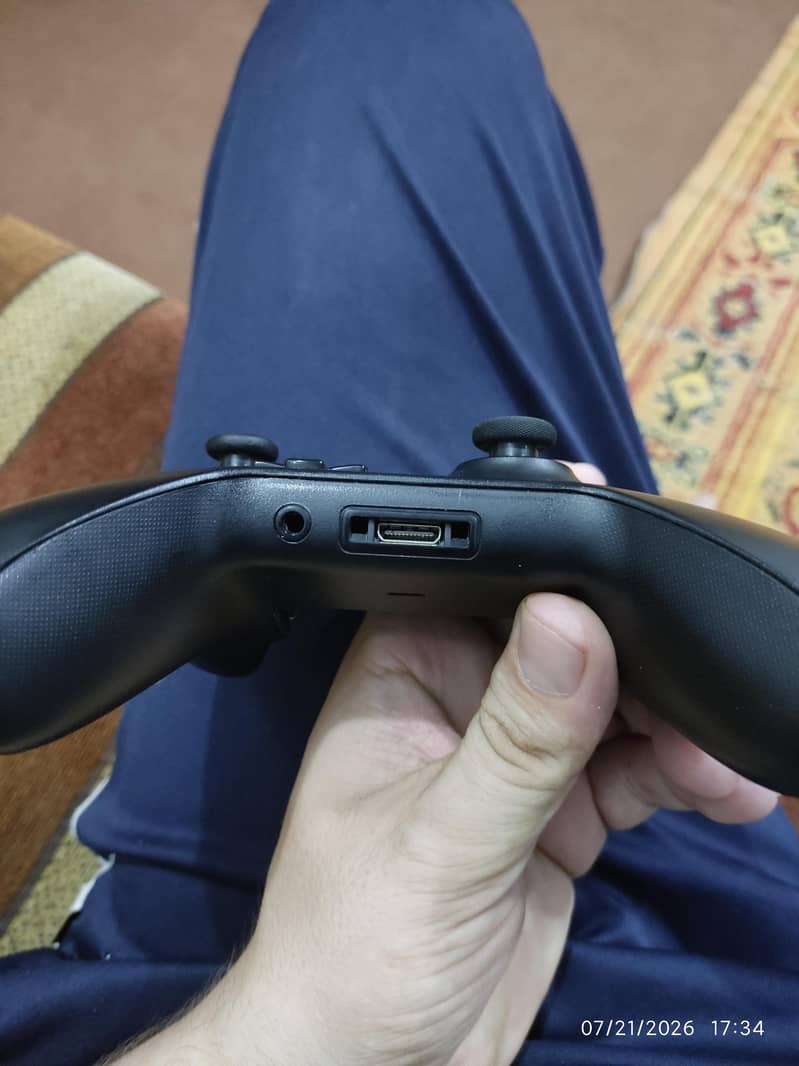 Original Microsoft Xbox One Controller (Model 1708) with Bluetooth 1