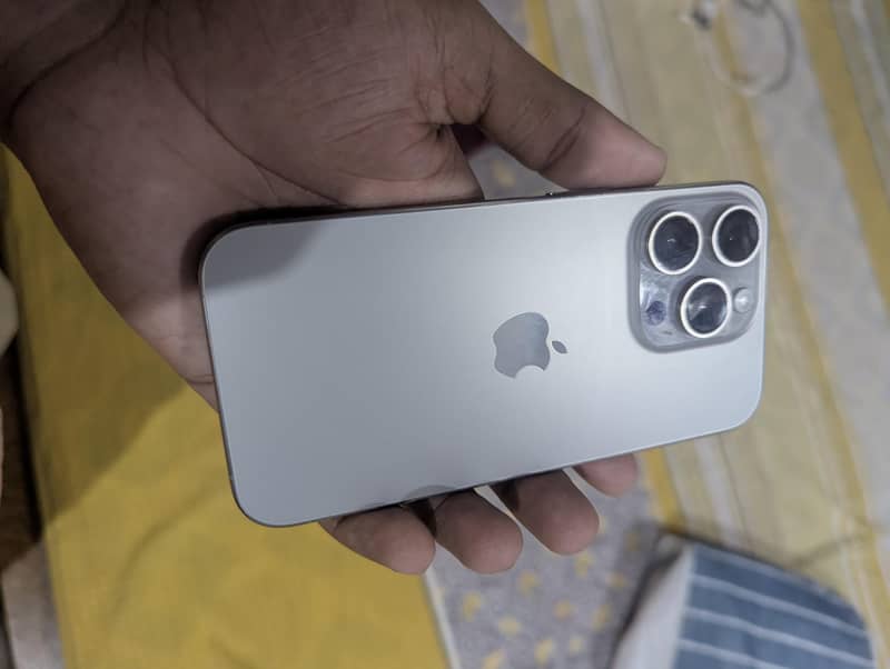 Apple iPhone 15 Pro 2
