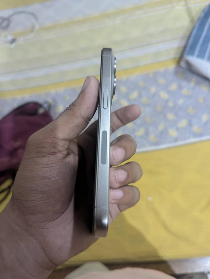Apple iPhone 15 Pro 4