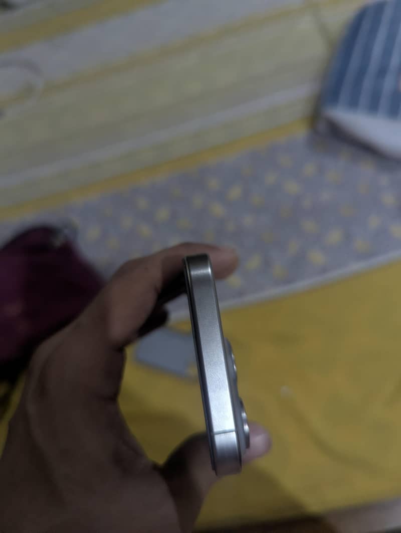 Apple iPhone 15 Pro 6