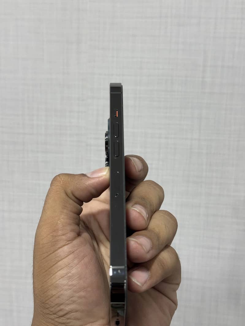 iPhone 13 Pro 1