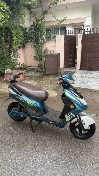 Electric Scotty for kids and old people with iron front mudguard
