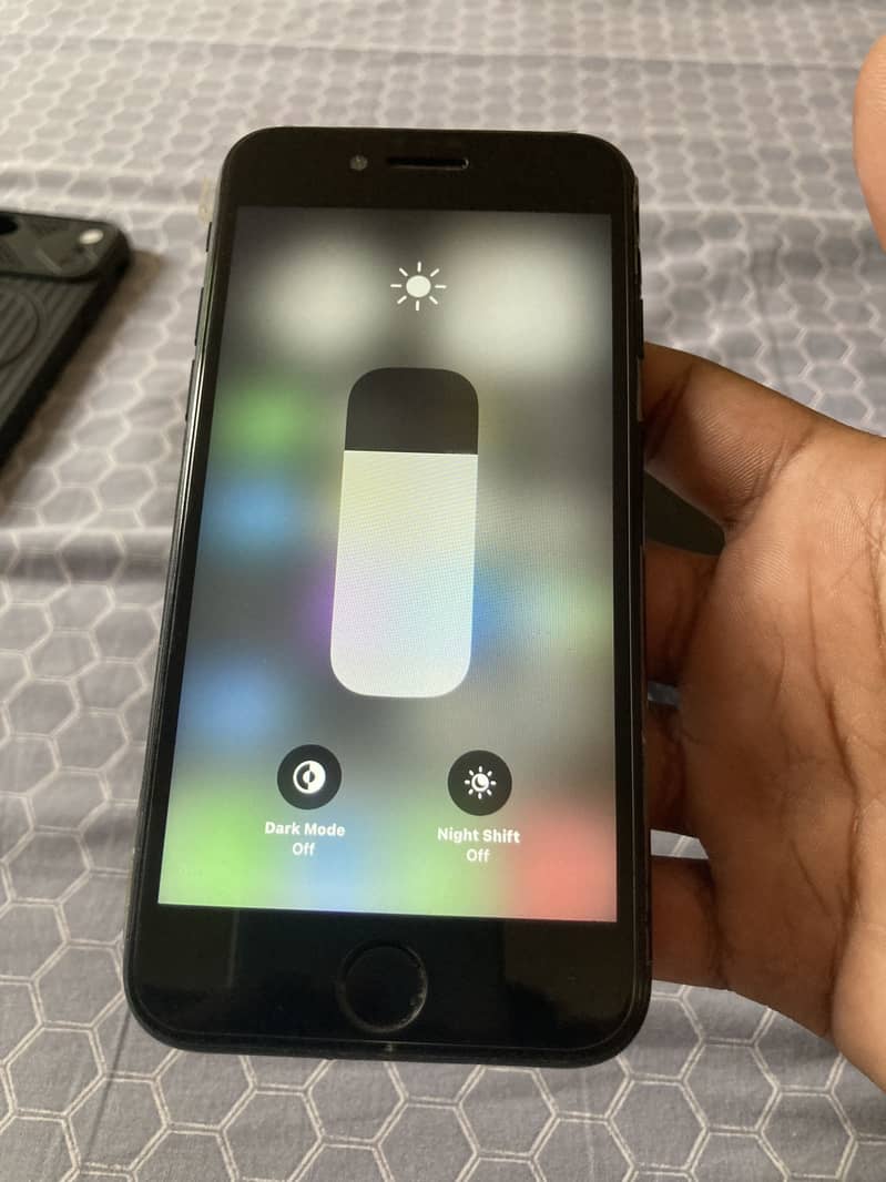 ( iPhone SE 3rd) 2
