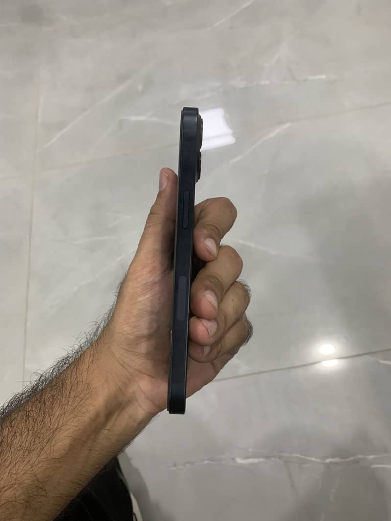 Apple iPhone 13 4