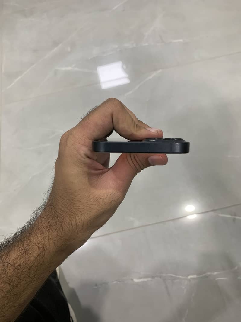 Apple iPhone 13 5