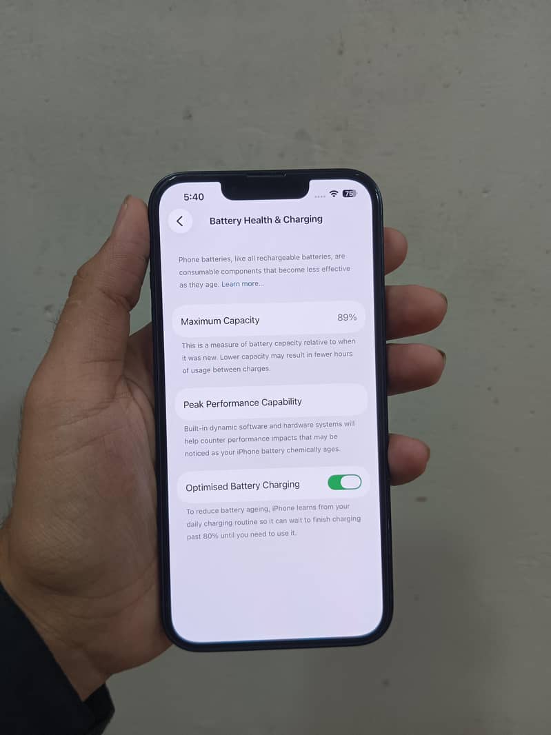 Apple iPhone 13 2