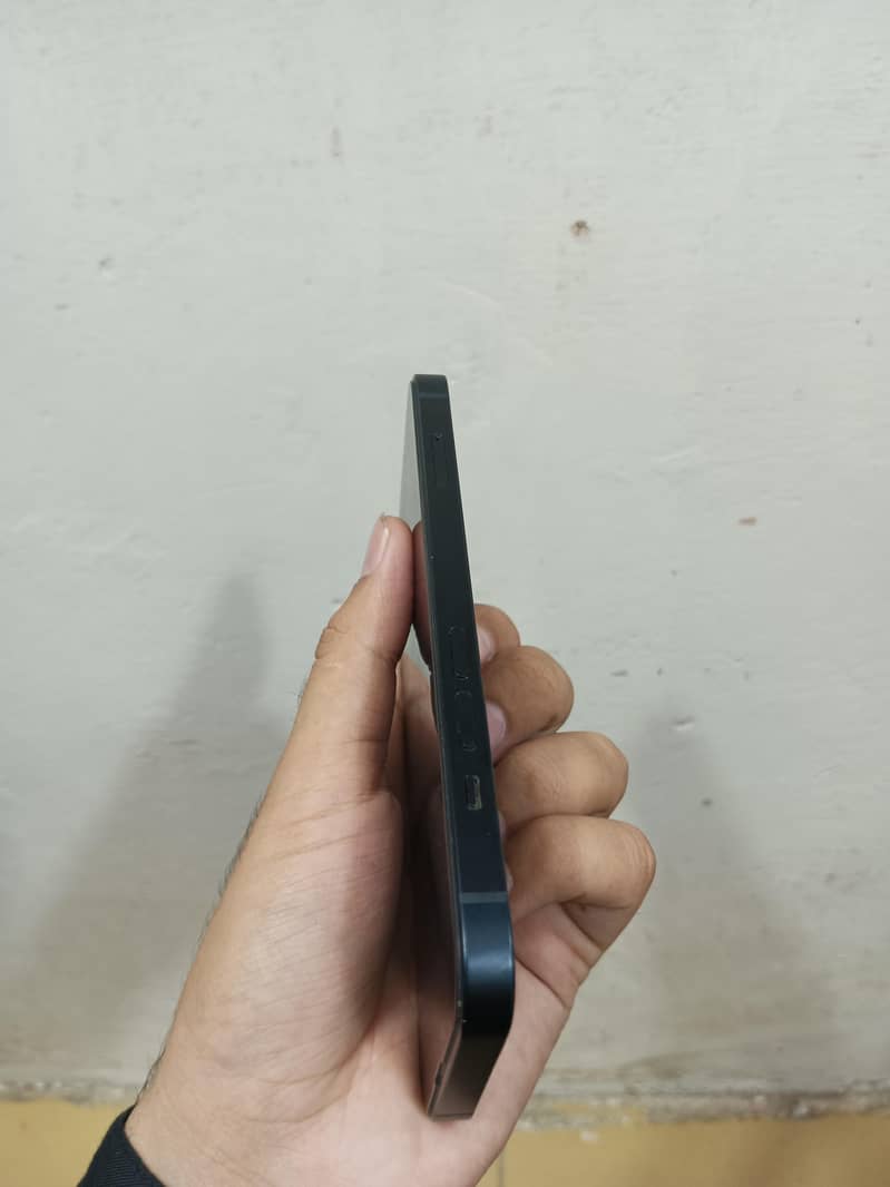 Apple iPhone 13 4