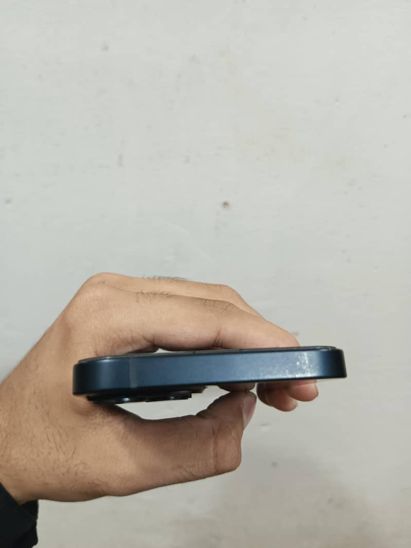 Apple iPhone 13 5