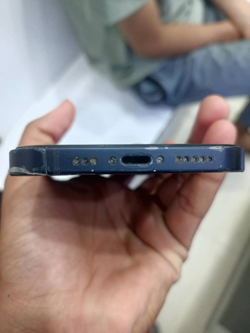 Apple iPhone 12 6