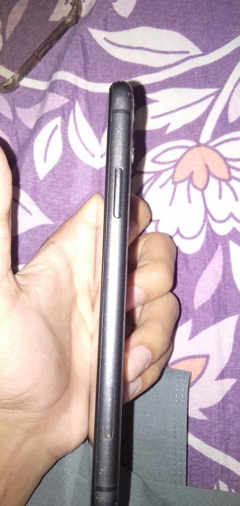 Apple iPhone 11 7