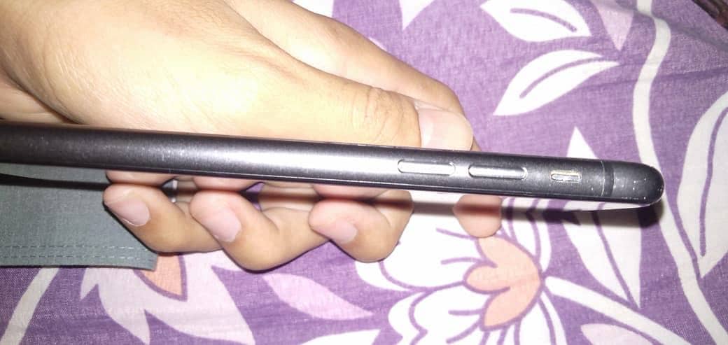 Apple iPhone 11 3
