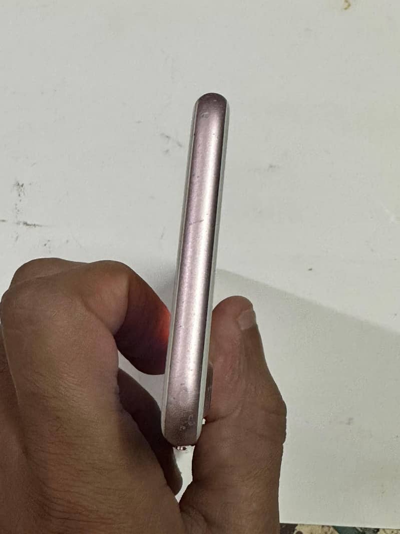 Apple iPhone 7 3