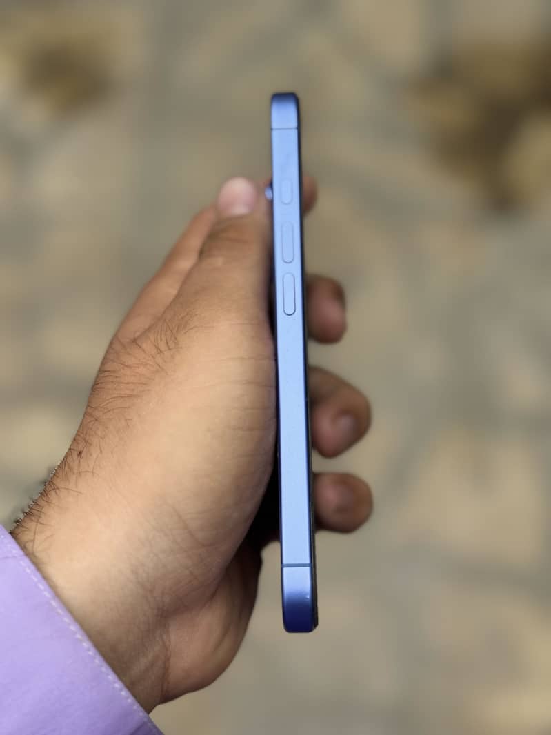 Apple iPhone 16 2
