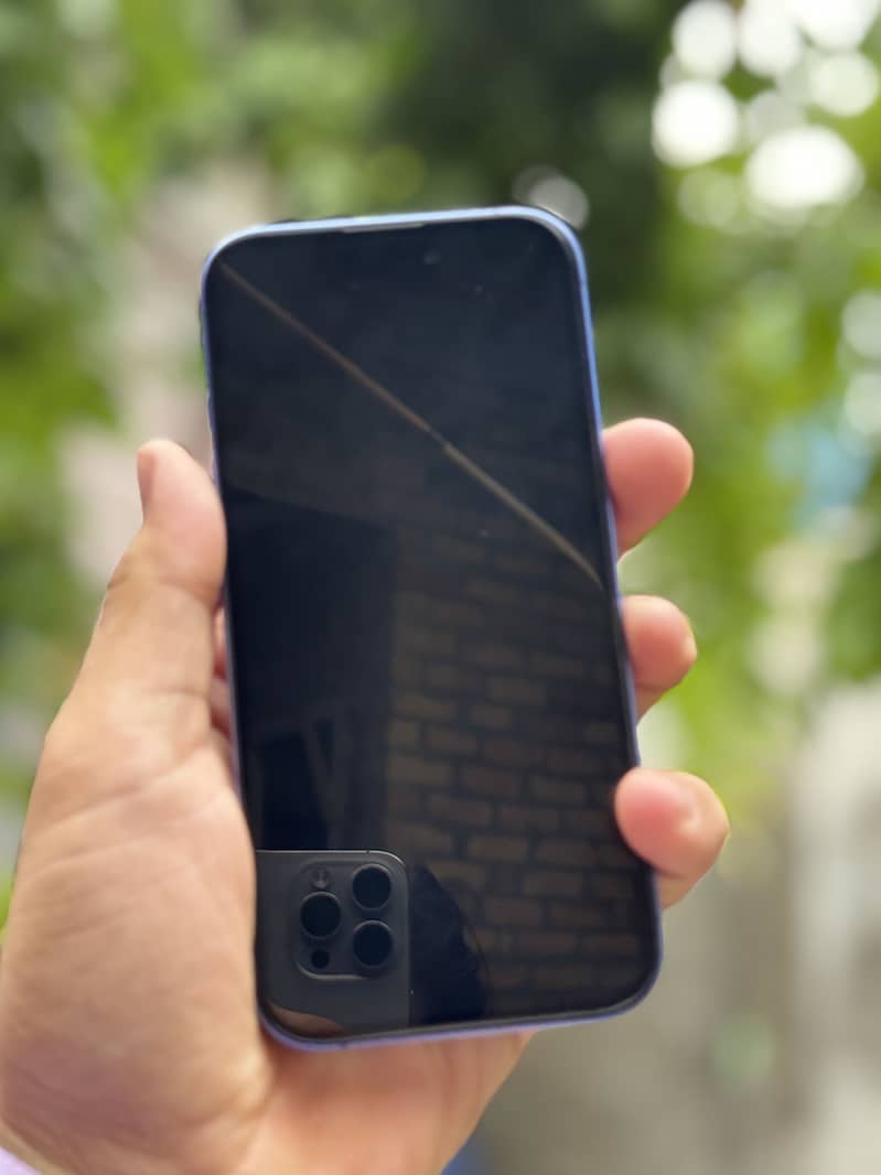 Apple iPhone 16 4