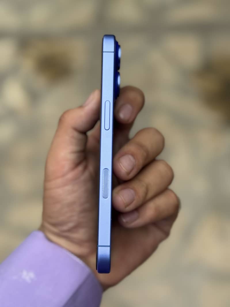 Apple iPhone 16 5