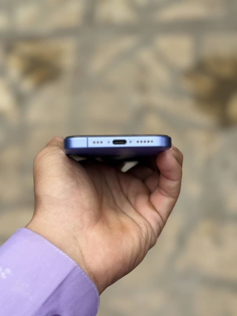 Apple iPhone 16 6