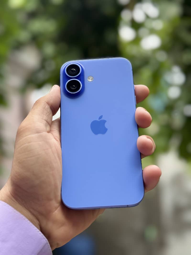 Apple iPhone 16 8