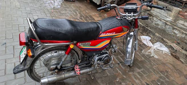 Honda CD70 model 2011 injan abe tk pehla hi chal raha ha