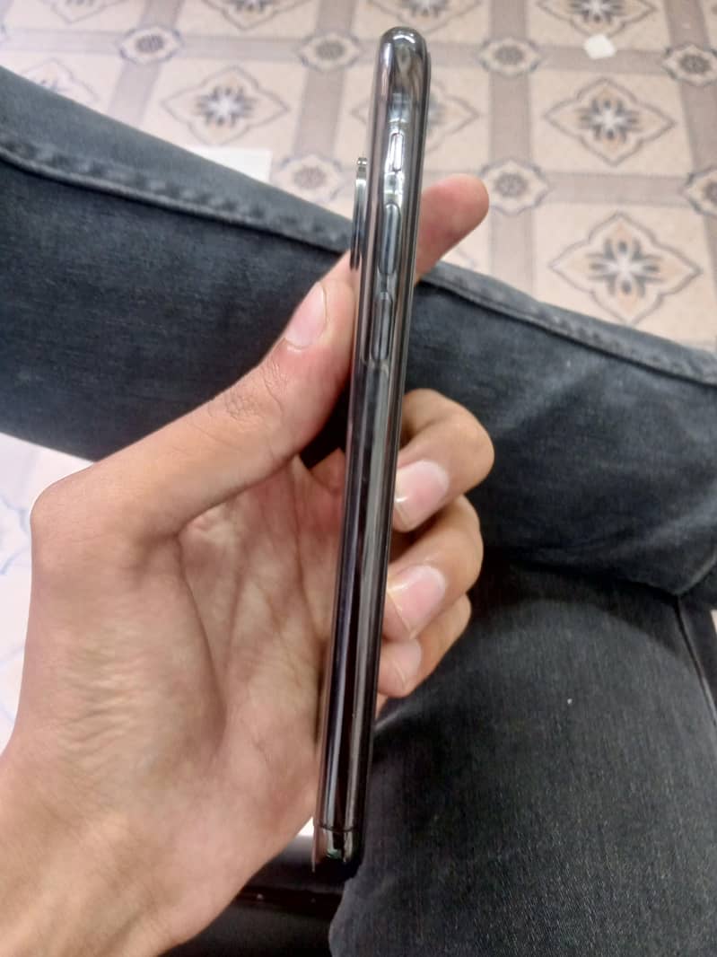 Apple iPhone X 5