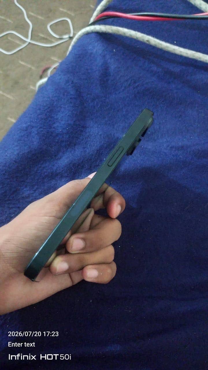 iPhone 13 4