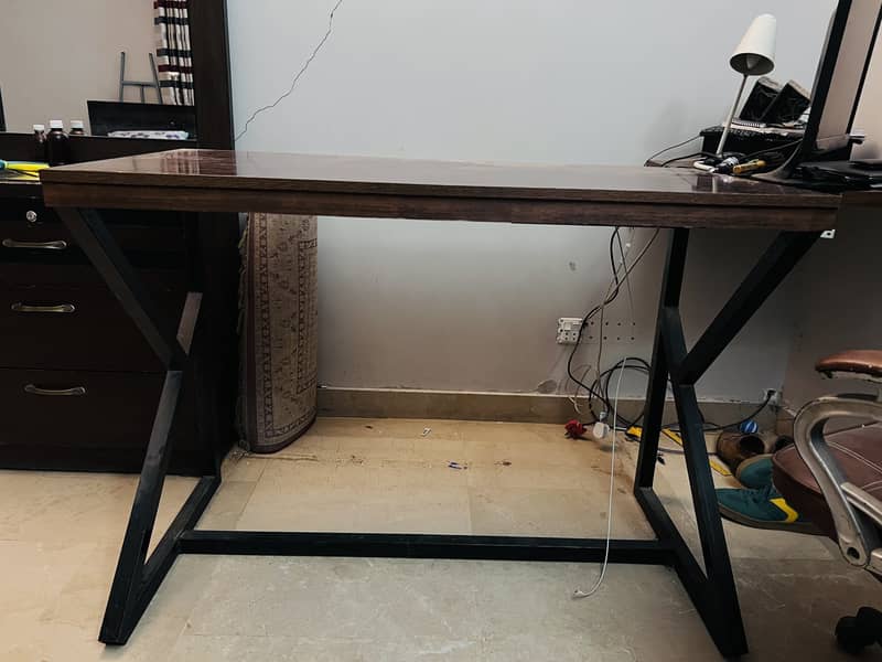 Computer table 1