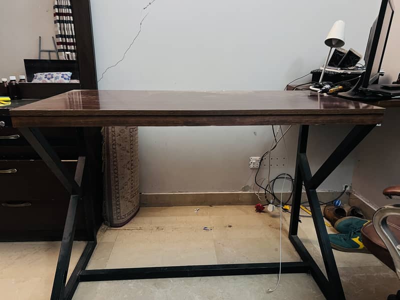 Computer table 4