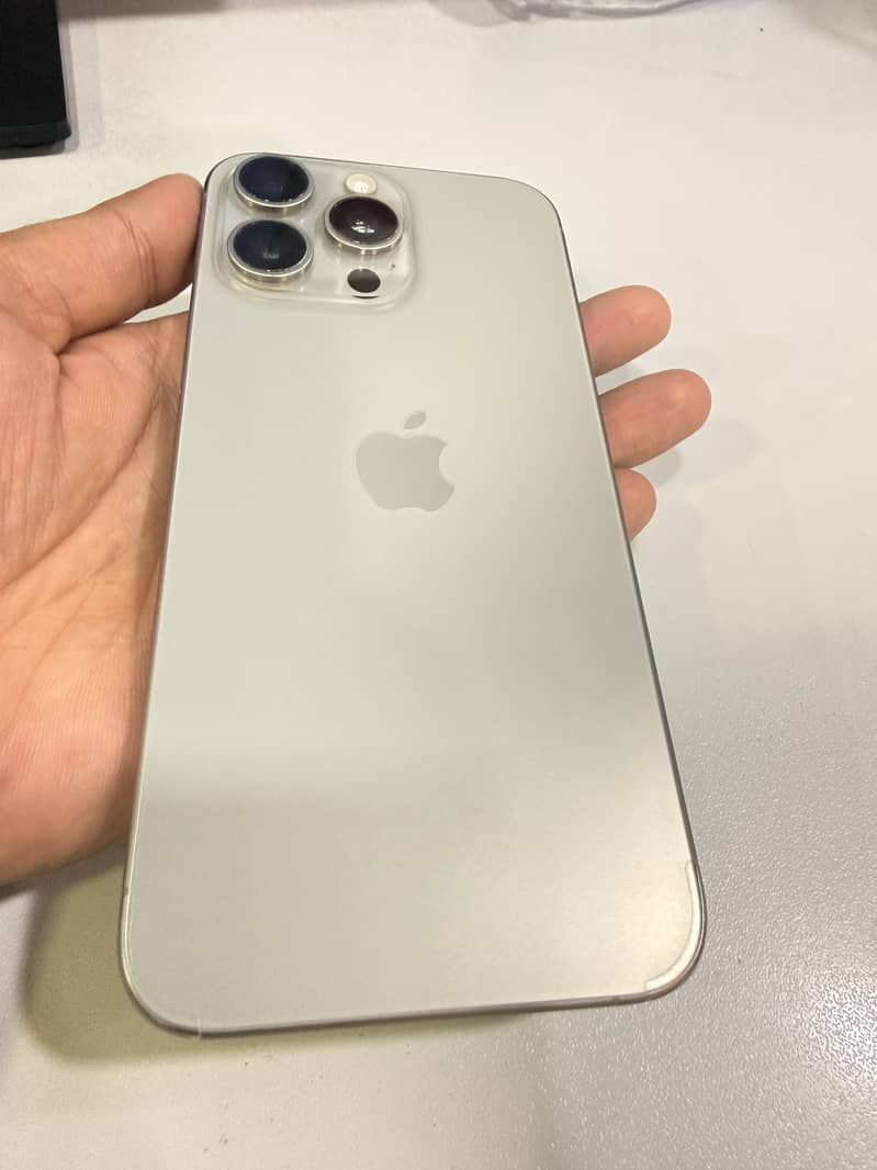 Apple iPhone 15 Pro Max 0