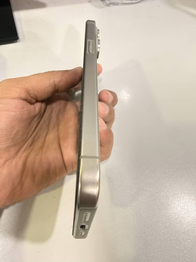 Apple iPhone 15 Pro Max 1