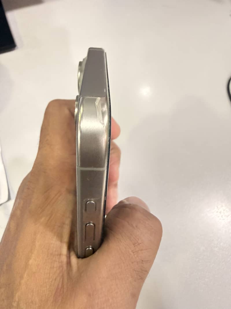 Apple iPhone 15 Pro Max 2
