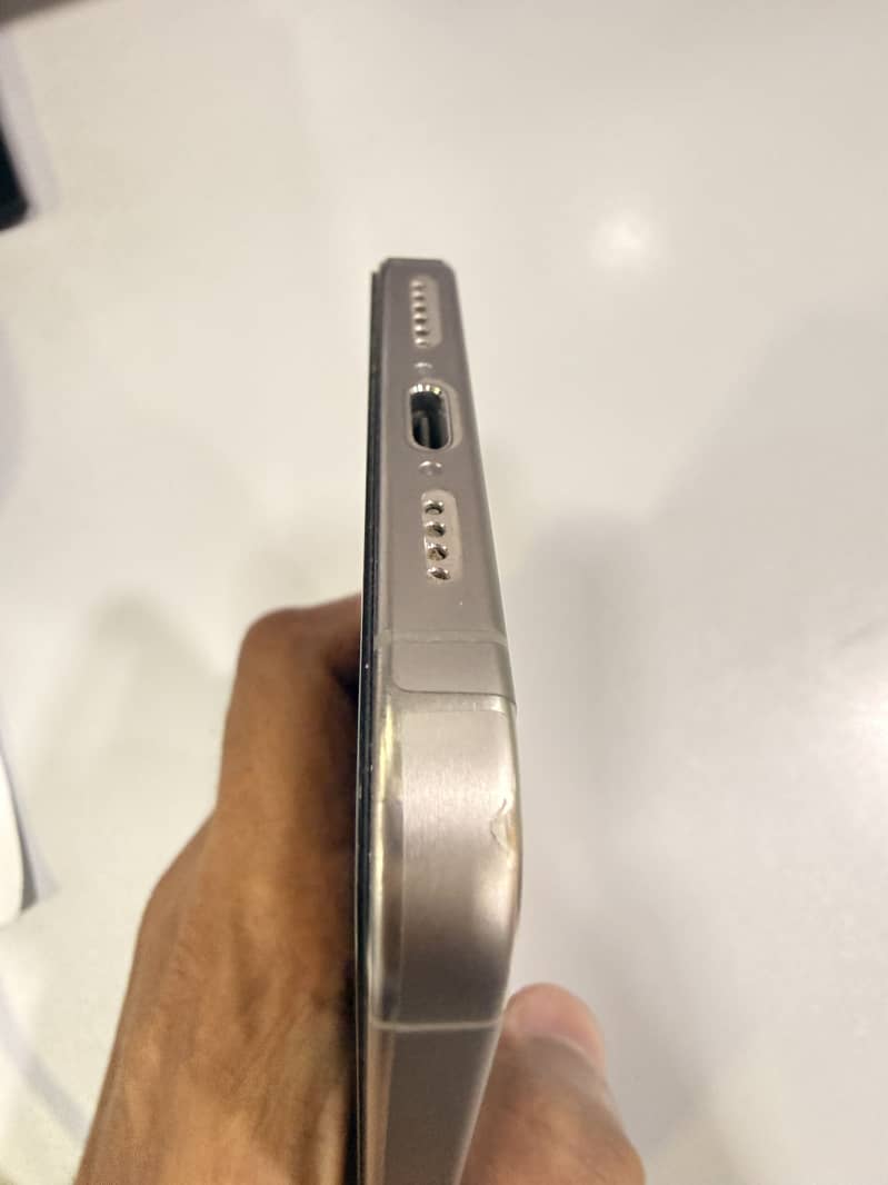 Apple iPhone 15 Pro Max 3