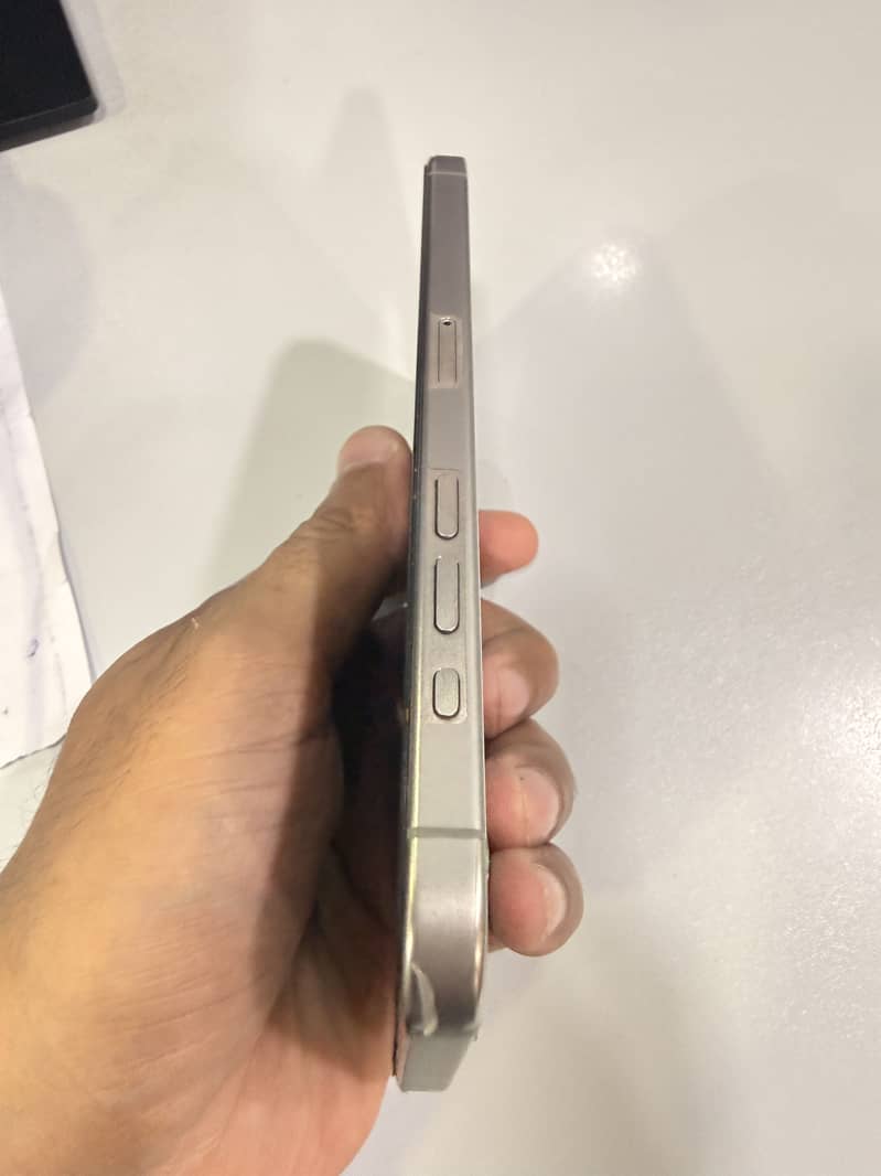 Apple iPhone 15 Pro Max 4