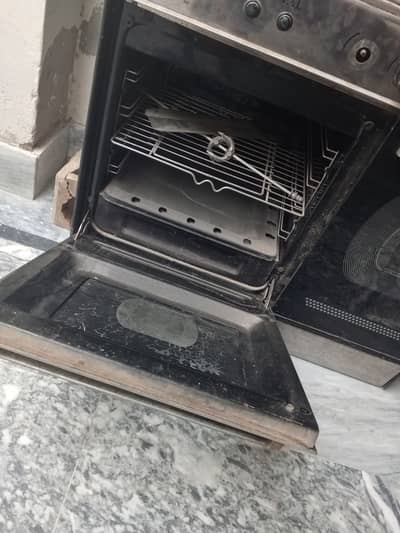 Royal company 5 burners stove in working condition