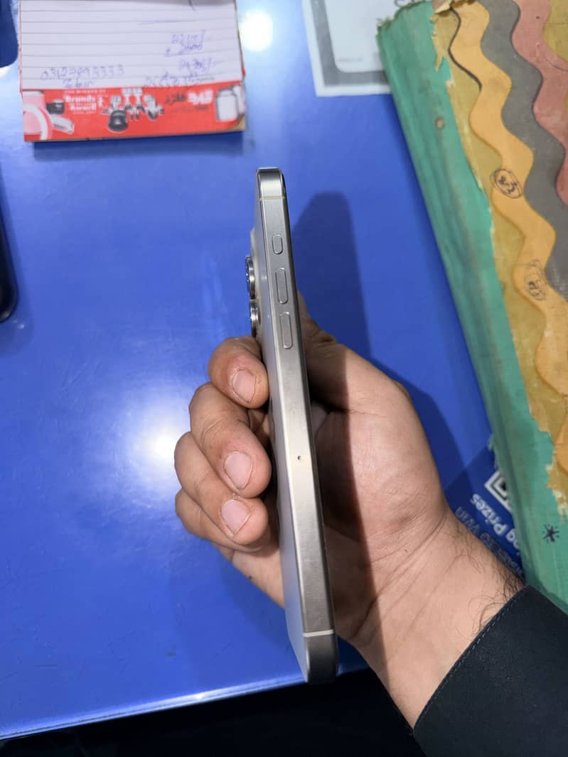 Apple iPhone 15 Pro Max 2
