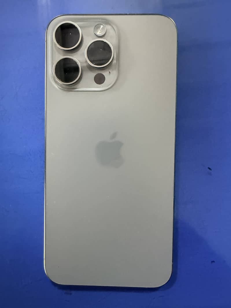 Apple iPhone 15 Pro Max 4