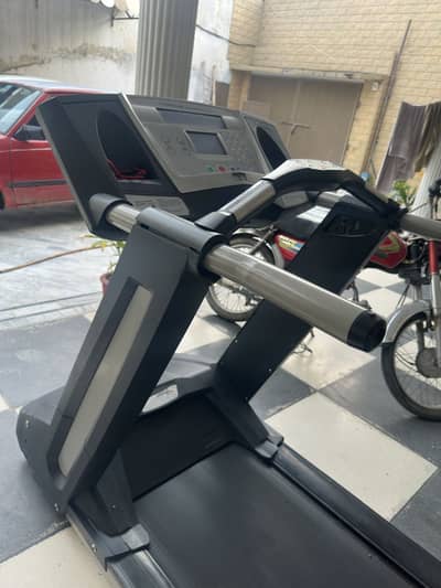 Treadmill, Nautilus Heavy-Duty Electric Treadmill – Great Condition