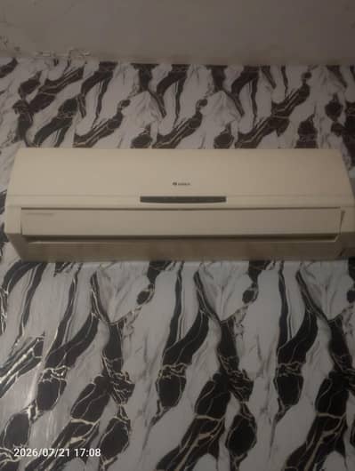 Gree split 1.5 ton ac for sale original gas no open no repair