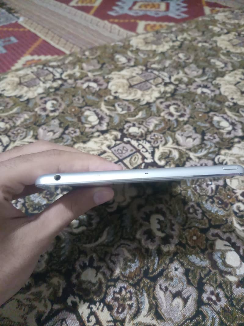 Apple ipad mini 10